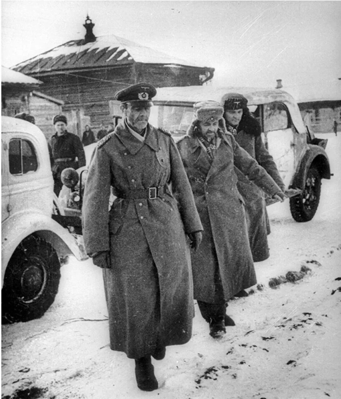 6 й армией. Генерал паулюс сталинградская битва. Фельдмаршал паулюс плен. Генерал фридрих паулюс пленение. Паулюс фельдмаршал сталинградская битва.