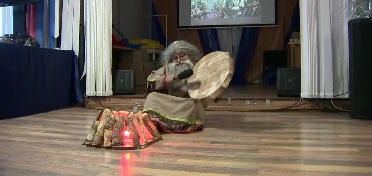Выступление шамана в женской колонии