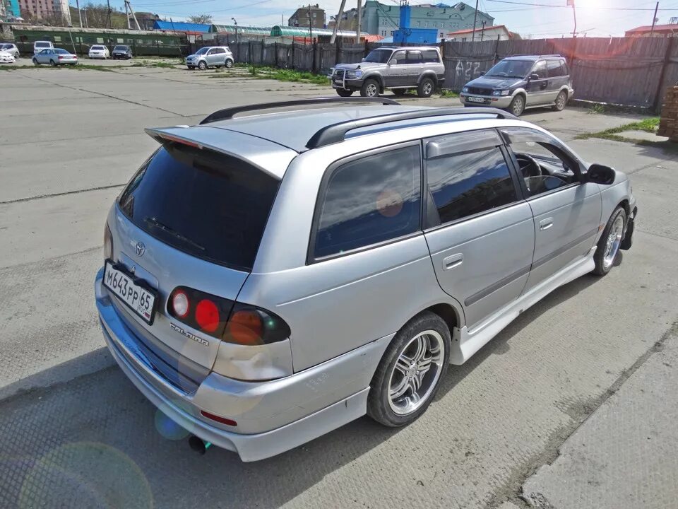 Тойота калдина поколения. Тойота Калдина 2. Тойота Калдина 2000 1 поколение. Toyota Caldina 2000 Tuning. Тойота Калдина универсал 1993-2000 обвес.