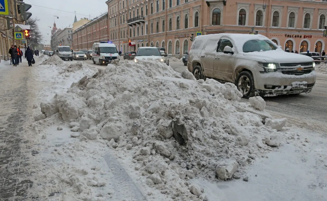 Дорогу завалило снегом. Санкт-Петербург снег. Снег в Питере. Уборка снега. Снегопад в Петербурге.