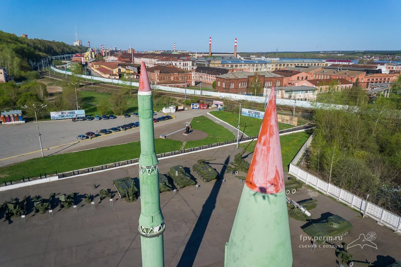 Музей истории мотовилихинского завода. Мотовилиха. Пермь мотовилихинский район с высоты птичьего полета. Мотовилиха пермь. Музей противовоздушной обороны мотовилиха.