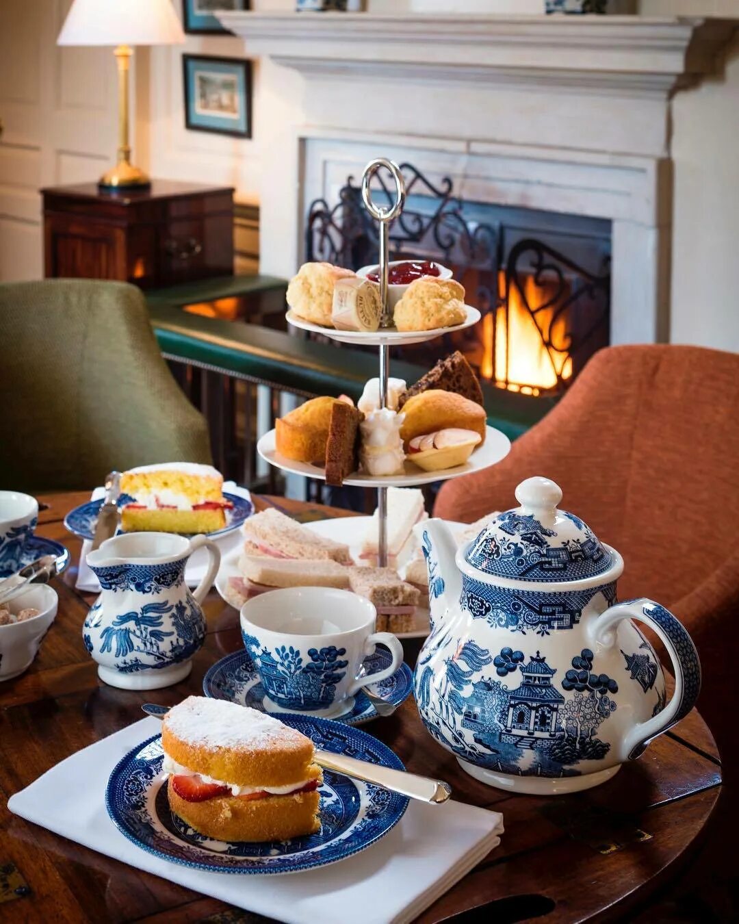 Afternoon Tea: традиционное английское чаепитие. Сервиз Churchill Blue Willow. Чайная церемония в Англии Файв оклок. Послеполуденный чай (afternoon Tea). После обеда подали чай