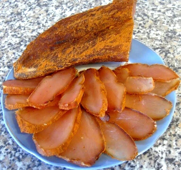 Рецепт вяленого куриного филе. Бастурма из куриной грудки. балык из куриной грудки. бастурма филе курицы. вяленое куриное филе.