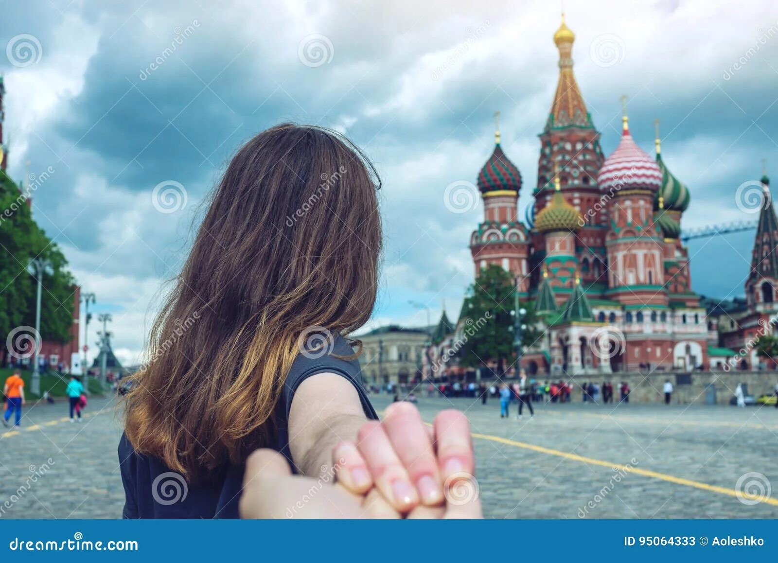 Реки москвы. Московский кремль и красная площадь. Фотосессия в москве на красной площади. Ночной мгу москва. Фотосессия на красной площади.