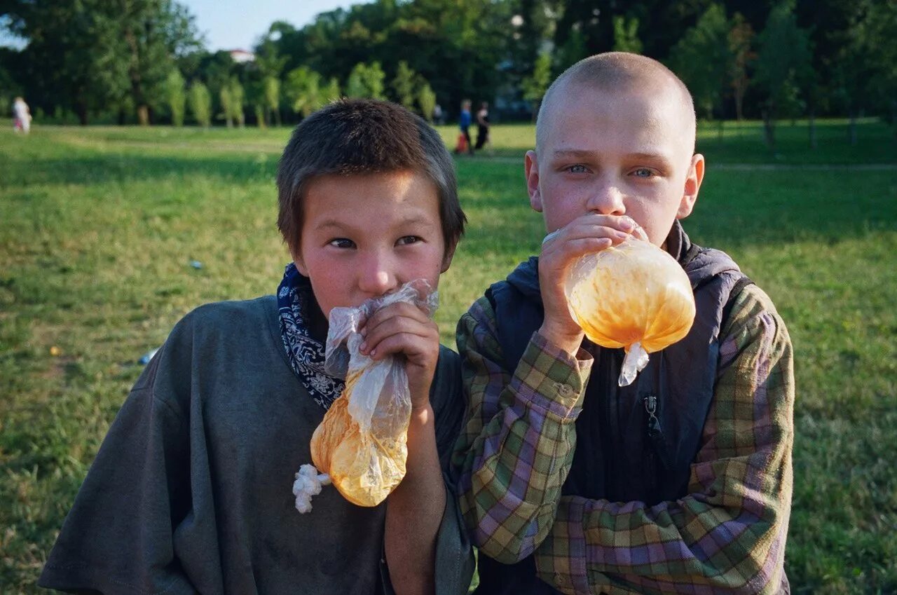 Мальчик подсел