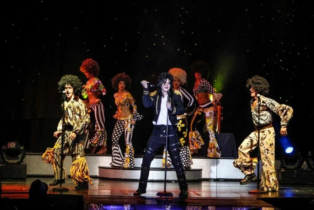 Featured performances. Michael Jackson Live. Michael Jackson Rio. Who's Bad - Michael Jackson Tribute Band musician. Michael Jackson United we Stand 2001.