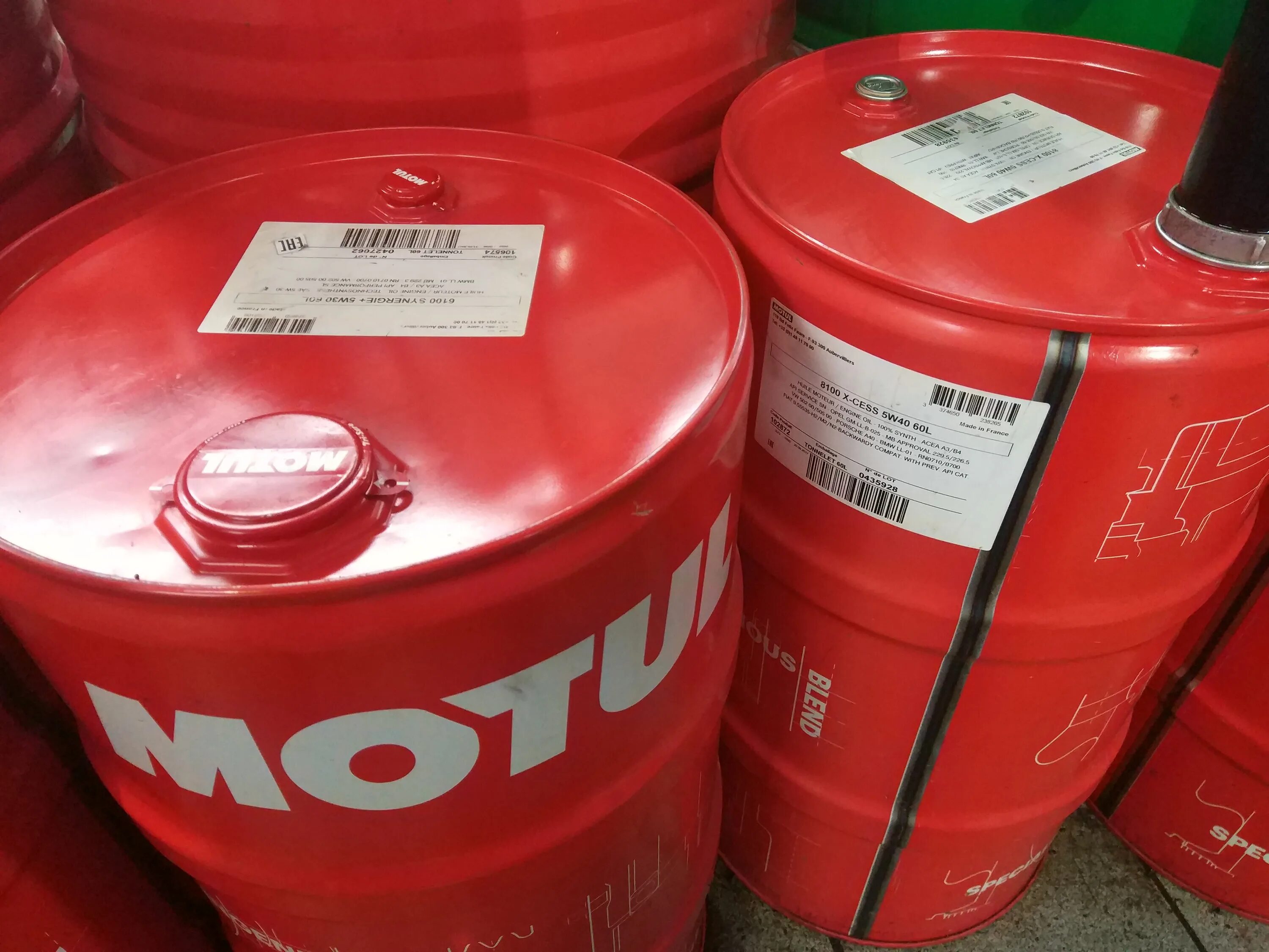 Gm 5w30 бочка. бочки с моторным маслом. автомобильное масло в бочках. бочка масла volvo. маслобочка.