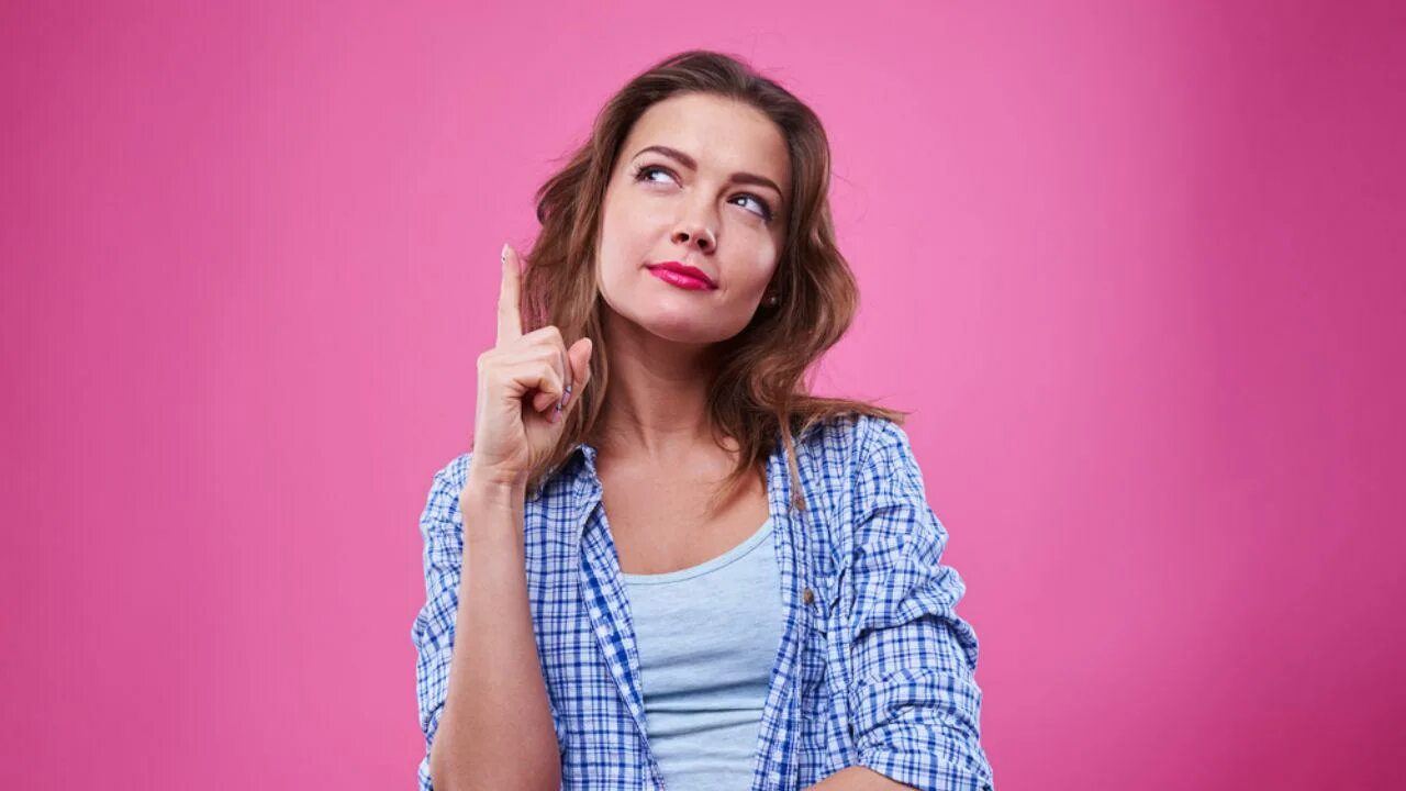 мужчина и женщина коллеги. бизнес партнеры. человек рассказывает. согласиться 30. согласиться 30.