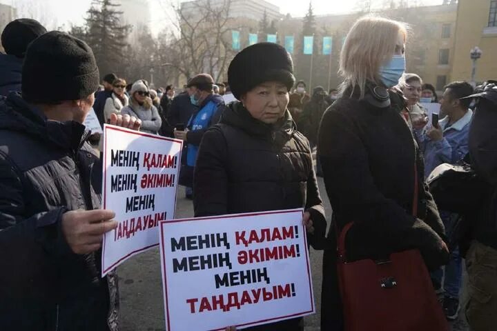 Мирный митинг картинка. Митинги в Казахстане 2023. Митинг против России в Казахстане. Митинг кинематографистов в Алматы. Митинг в алматы