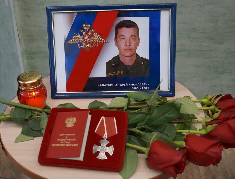 Семья военнослужащего. Проект герой моей семьи. Награжден орденом мужества посмертно. Орден мужества посмертно медаль. Государственные награды военнослужащих.
