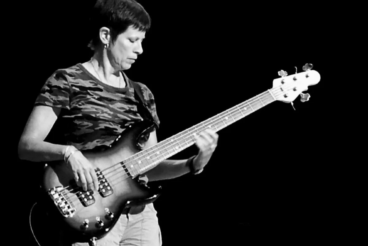 Sara Lee Bass. Will Lee бас. Bass Guitar Post Punk. Luli Lee Bass. Bass player