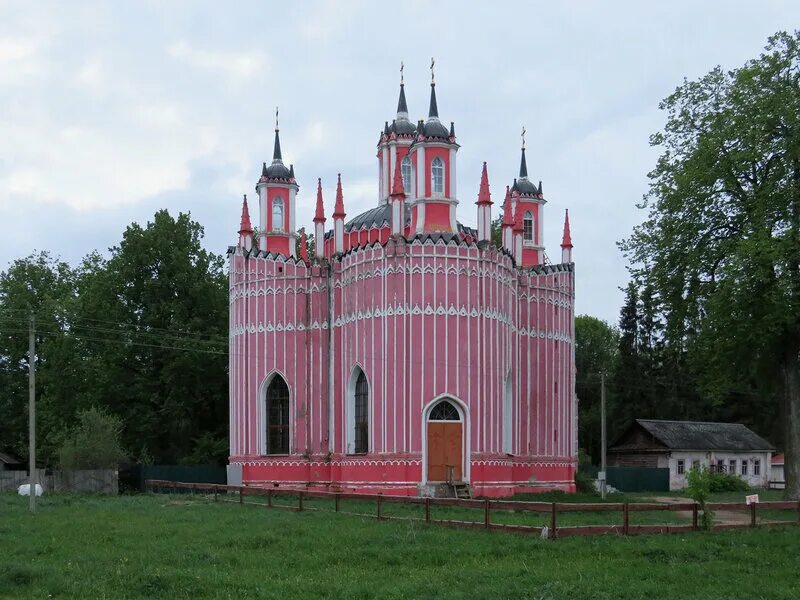 Храм село красное Старицкий район. Усадьба красное Старицкий район. Храм село красное Старицкий район Тверская область. Церковь в деревне красное Старицкий район.