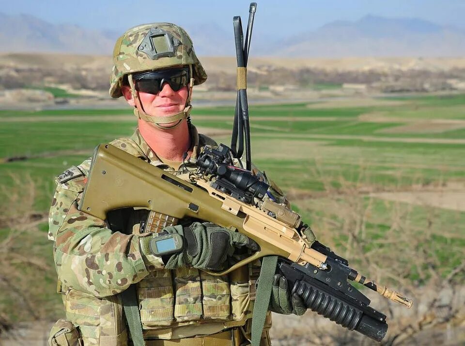 Нато 022. Войска нато. Солдаты сербии. Лгбт войска. A soldier firing a pistol.