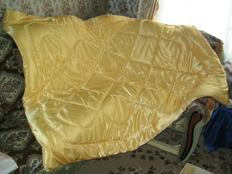 Одеяло атласное 200х220 Киргизия. Одеяло атласное пуховое ГДР. Атласное стеганое одеяло. Советские атласные одеяла. Купить советское одеяло