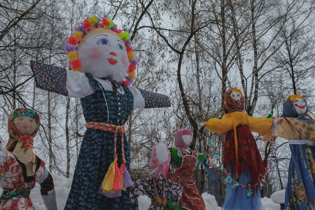 Где можно погулять на масленицу. Чучело на Масленицу. Масленичные персонажи. Чучело зимы на Масленицу. Персонажи на Масленицу.