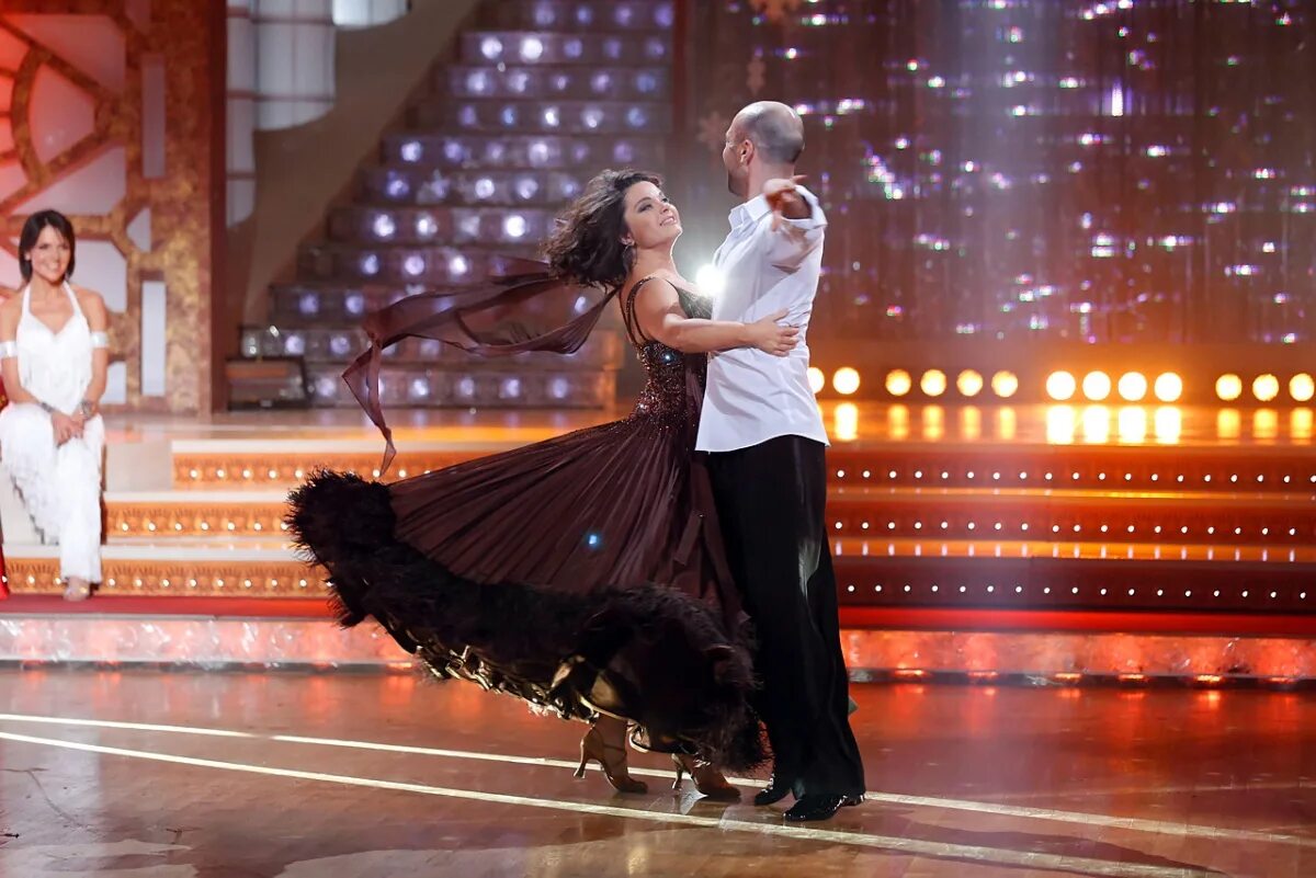 Глафира тарханова танцы со звездами. Танцы со звездами 2022 жюри варнава. Светлана ивановна танцы со звездами. Артём ткаченко танцы со звездами. Танцы со звездами 2022 участники.