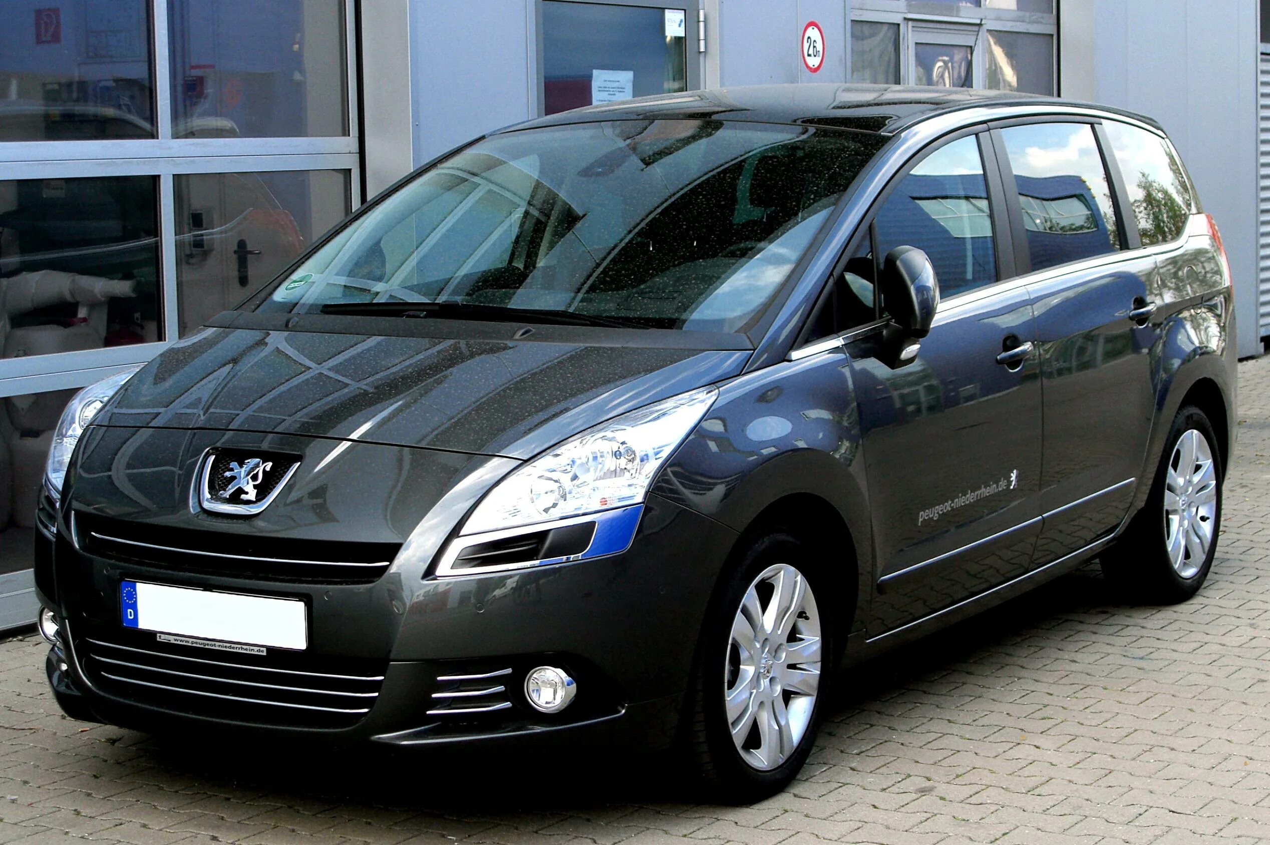 Купить пежо 5008 дизель. Peugeot 5008 2011. Пежо 5008 минивэн. Пежо 5008 2009. Пежо минивэн 3008.