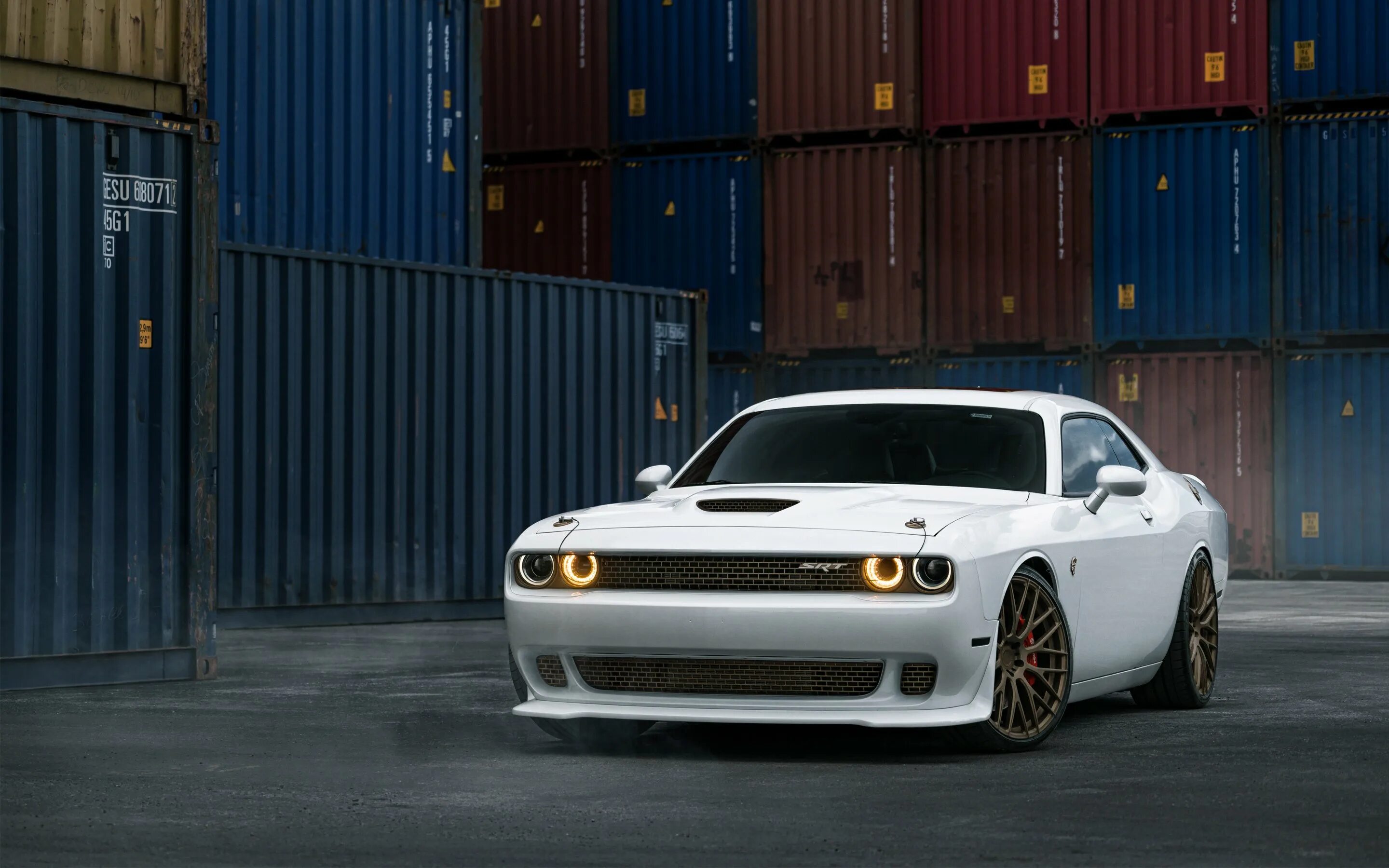 Обои додж челленджер. Dodge Challenger 4к. Додж Челленджер Хелкат белый. Додж Челленджер Хеллкэт. Dodge Challenger srt Hellcat 4k.