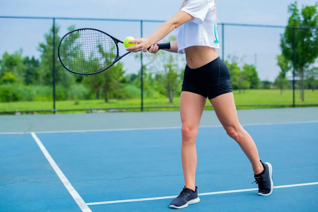 Самый простой спорт. Большой теннис. Теннис девушки. Девушка с ракеткой. Спорт теннис.