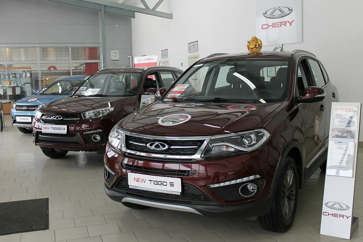 Чери центр авто с пробегом. Chery автосалон. автосалон чери в россии. китайские авто марки черри салон. чери тигго 4 автосалон официальный дилер в москве.