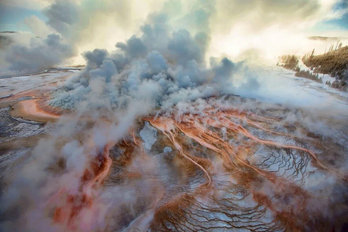 Вулкан еллоу стоун извержение. Йеллоустонская кальдера. Йеллоустоун вулкан последнее. Йеллоустоун парк вулкан. Йеллоустоун вулкан.