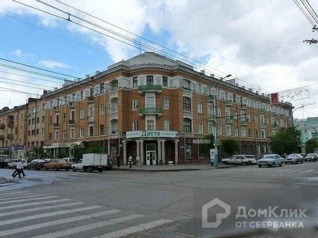 Взлетная 8 красноярск. Здание метрополь красноярск. Московская 3 красноярск. Улица урицкого красноярск. Жк вавиловский дворик красноярск.
