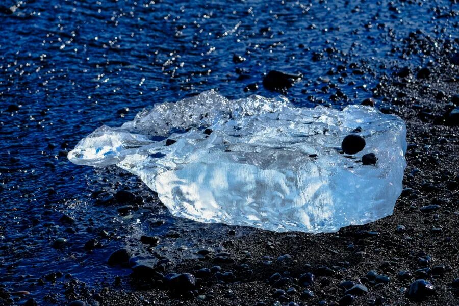 Замерзшая вода. Water is freezing. Замороженная вода. Застывшая вода. Ледяной поток.