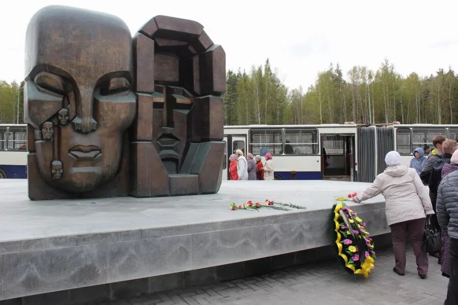памятник репрессированных в екатеринбурге репрессированным. мемориальный комплекс жертв репрессий казань. мемориал жертвам политических репрессий в екатеринбурге. мемориал памяти жертв политических репрессий. мемориал репрессированных в чите.
