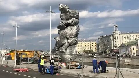Скульптура в москве куча