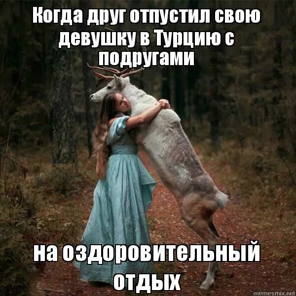 Если выживешь отпустим девчонку. Прикольные картинки с надписями. Держит за руку девушку. Девушка с корабликом. Девушка выпускает птицу.