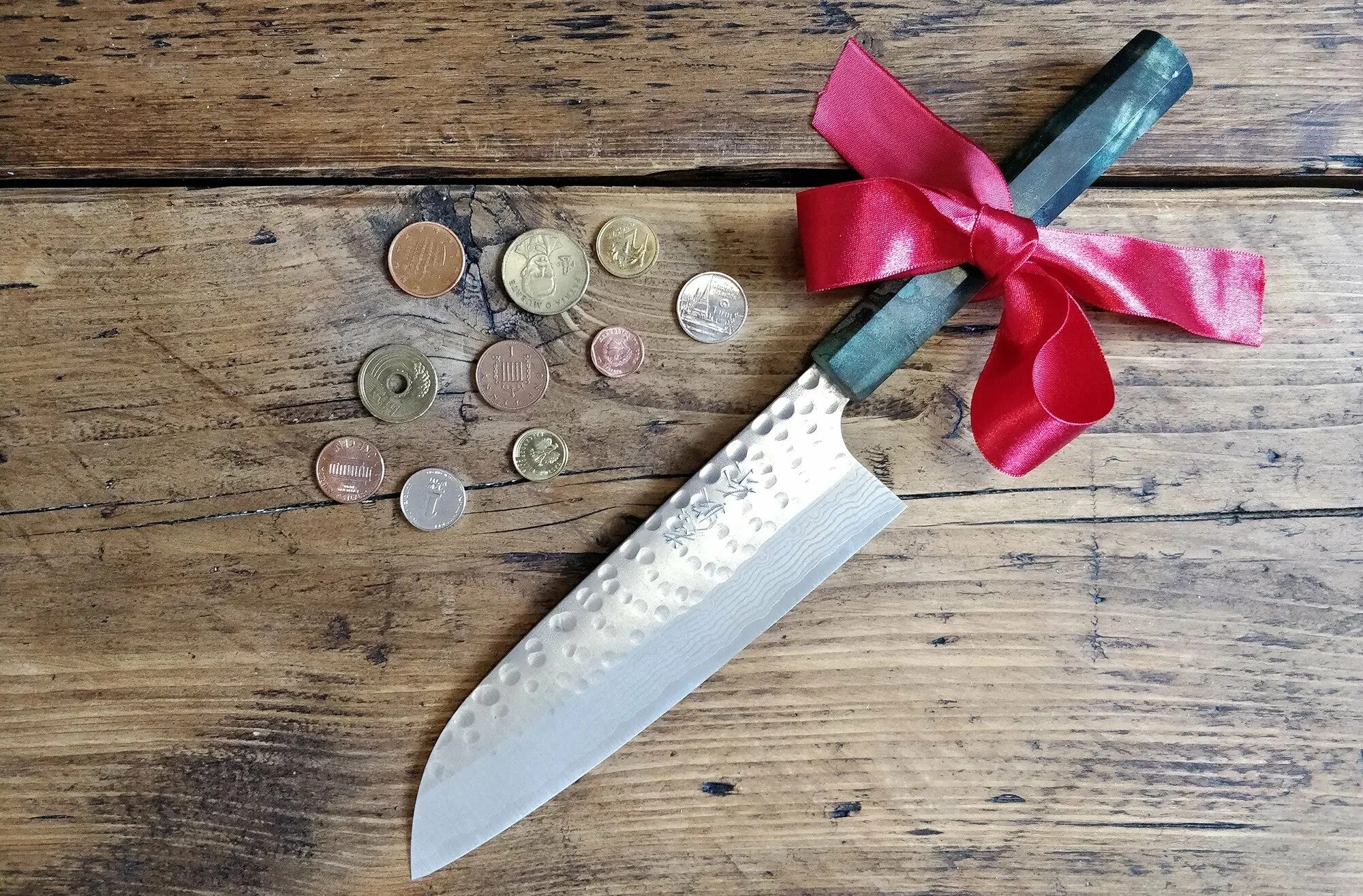 Нож в подарок. Кинжал в подарок. Нож в подарок мужчине. Нож сувенирный.