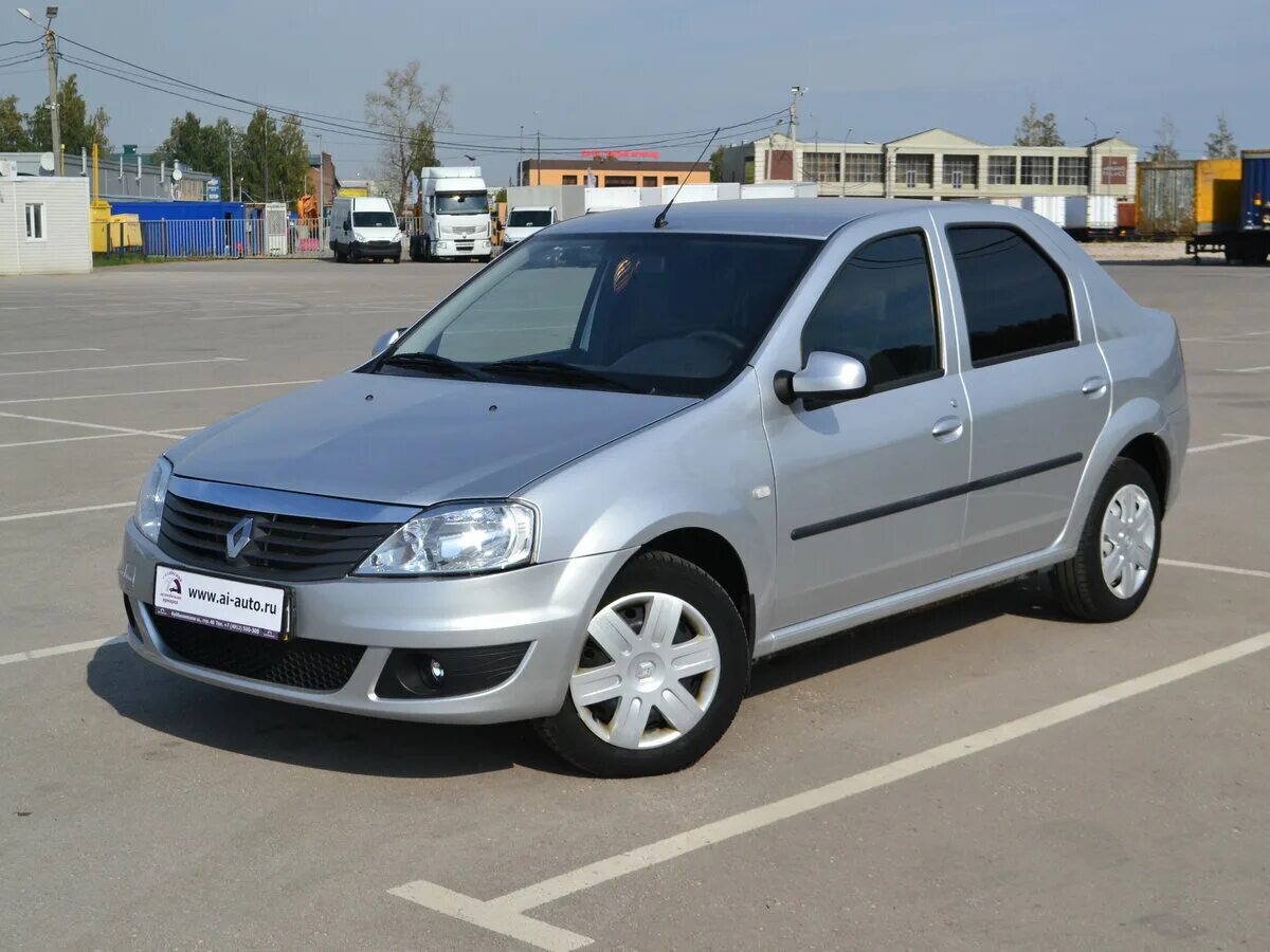 Рено логан в тюмени. Renault Logan 2013. Рено Логан 1 Рестайлинг серебристый. Рено Логан 1. Renault Logan 1, 2013.