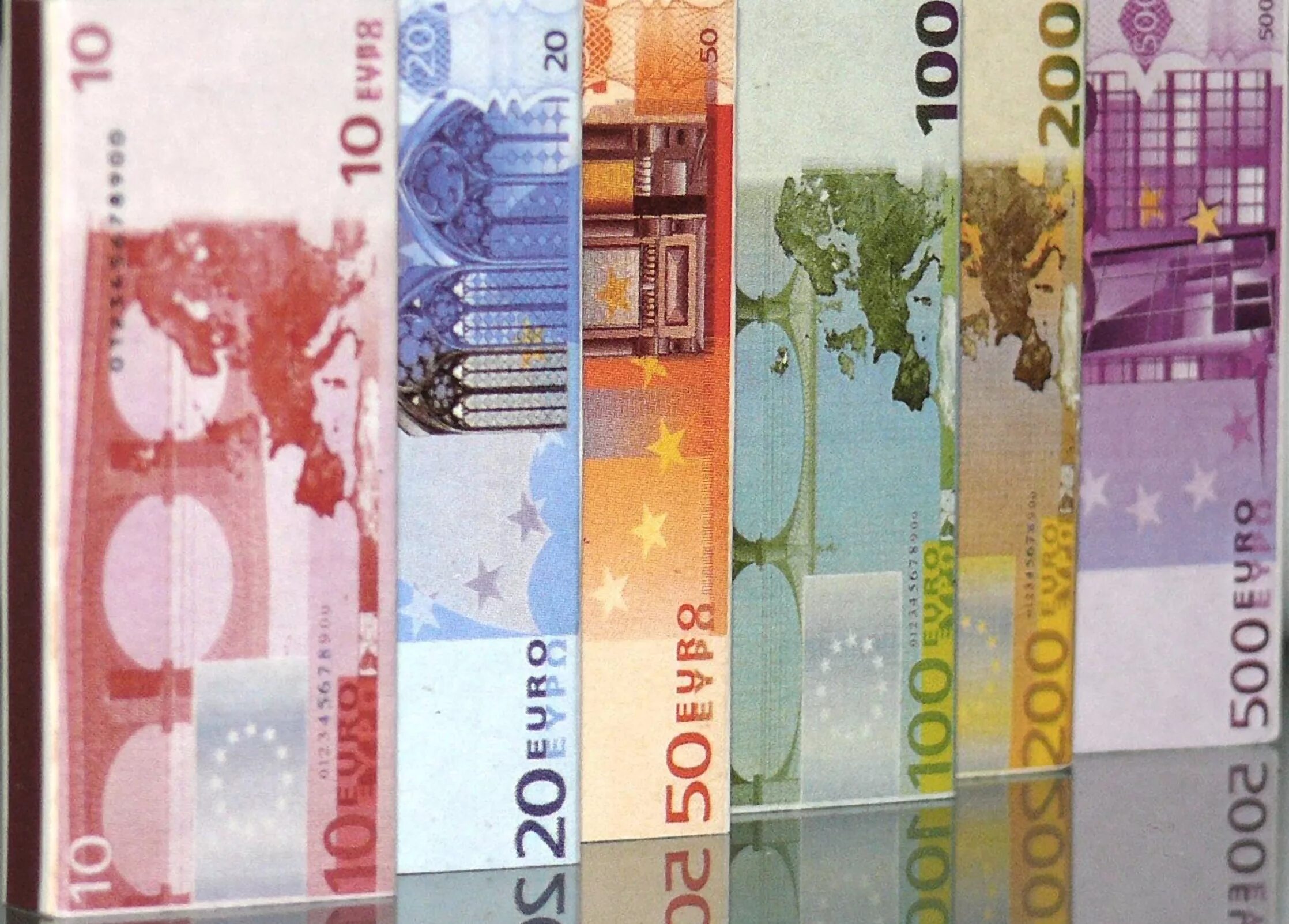 Купюра валют. Евро валюта купюра. Бумажные деньги евро. Изображение банкнот евро. Бумажная валюта евро.