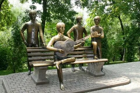 Группы скульптур