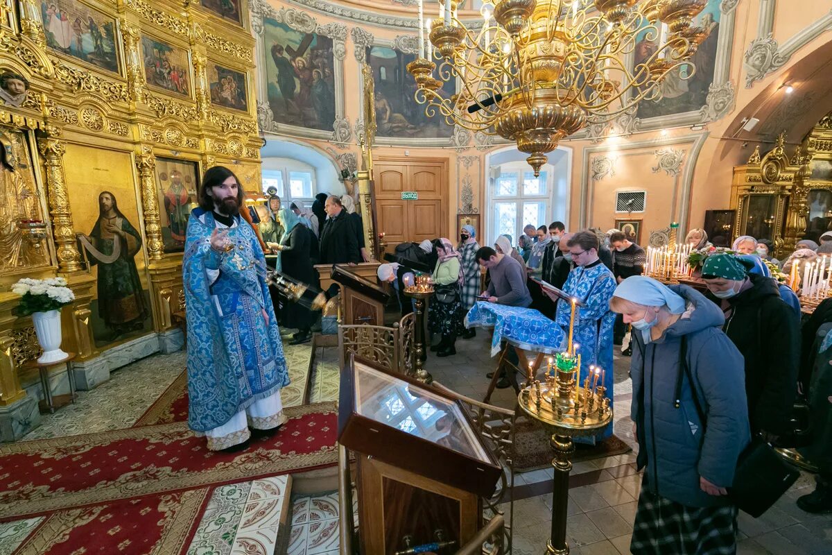 служба в храме в щелково