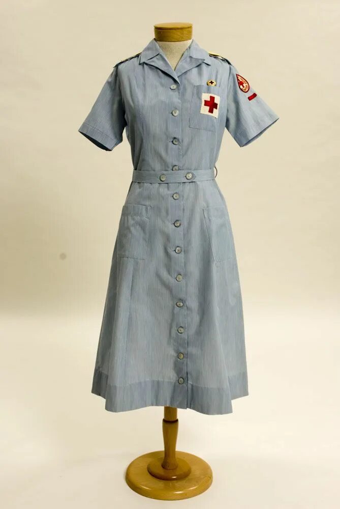 Форма красного креста. Nurse uniform 1940s. Красный крест вермахта униформа. Винтажное платье медсестры. Форма медсестры.