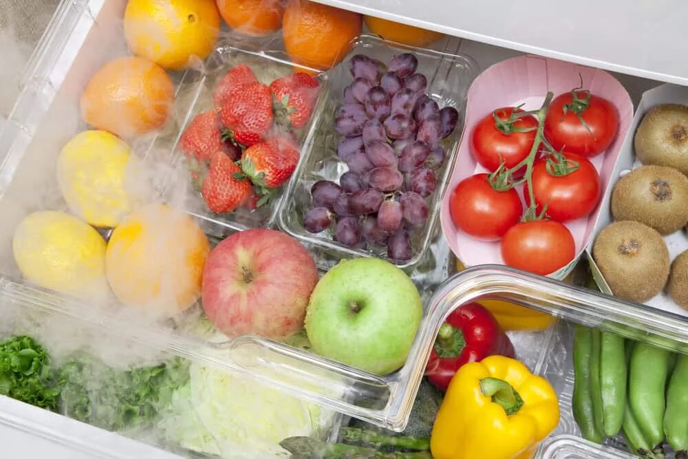 Холодильник для овощей. Овощи и фрукты в холодильнике. Фрукты в холодильнике. Холодильник с продуктами.