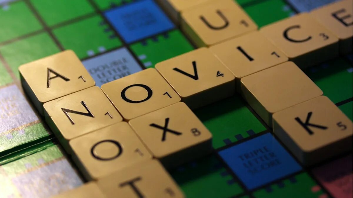 Скрэббл. Scrabble на английском. День настольной игры Скрэббл. Скрэббл Брайль.