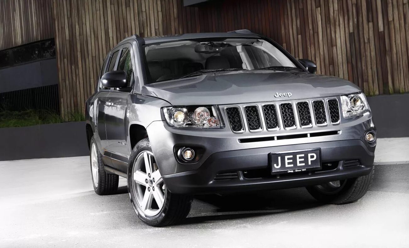 Jeep compass. Jeep Compass 2015. Джип компас 2015. Стайлинг Jeep Compass 2014. Машина джип компас 2015.