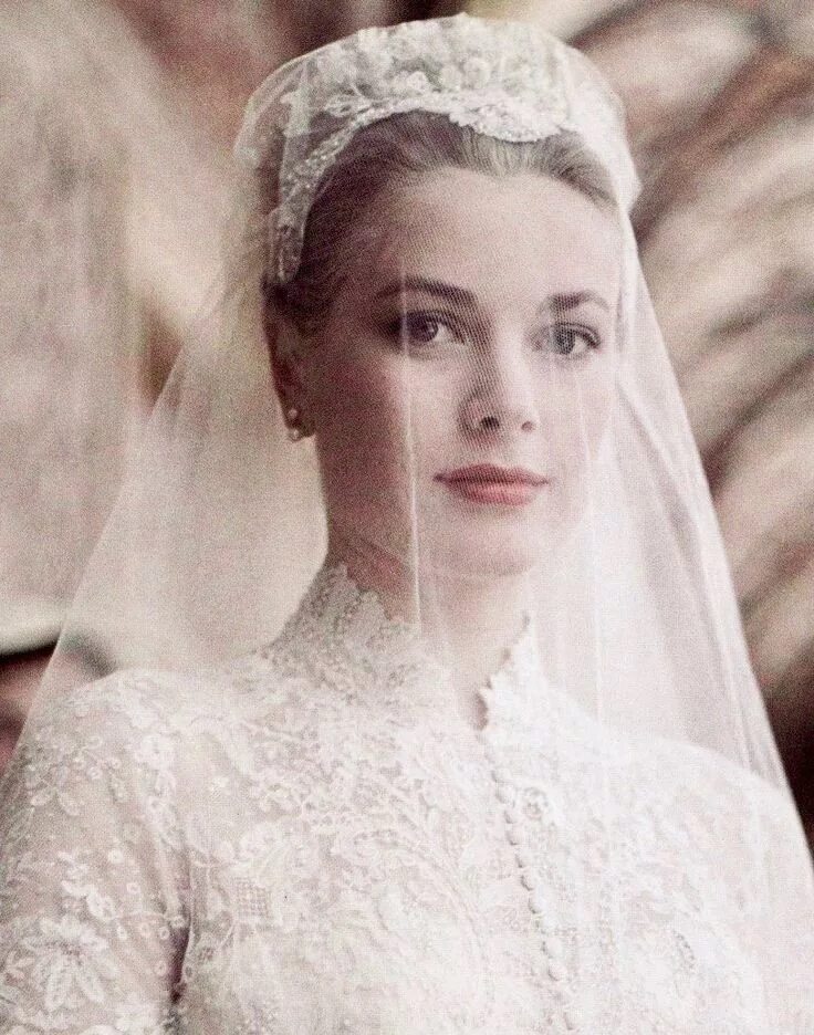 Принцесса грейс келли. Принцесса Монако Грейс Келли. Княгиня Монако Грейс Келли. Грейс Келли свадьба. Грейс Келли свадебное платье.