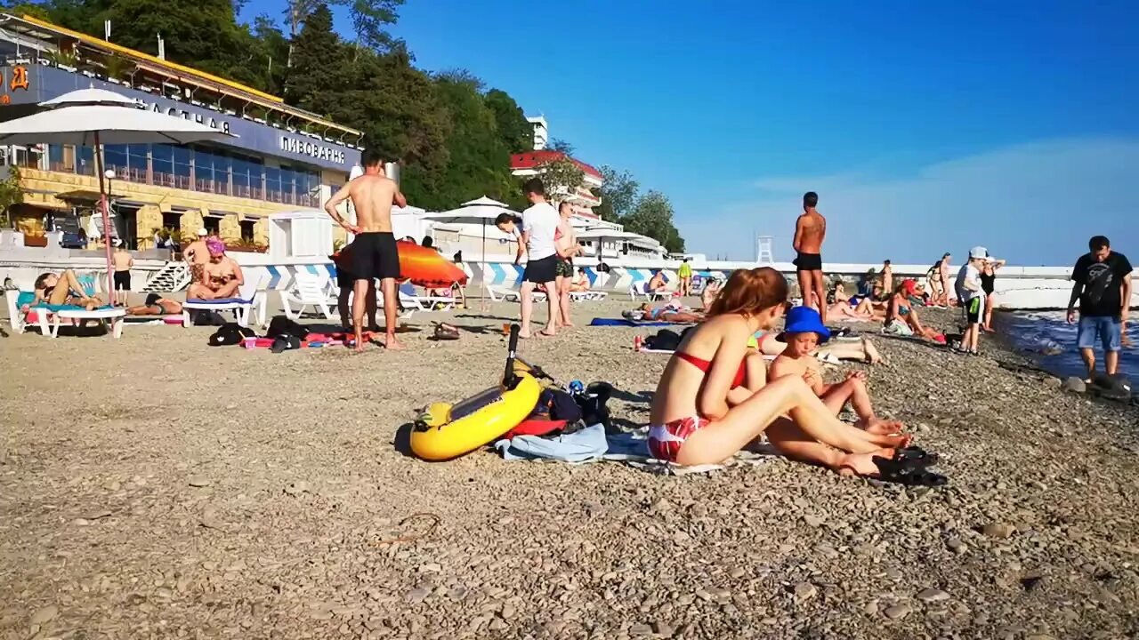 Сочи открыли пляжи. Адлер пляж волнорезы. Сочи открыли пляжи. Хорошие пляжи в сочи. Пляж южный сочи.