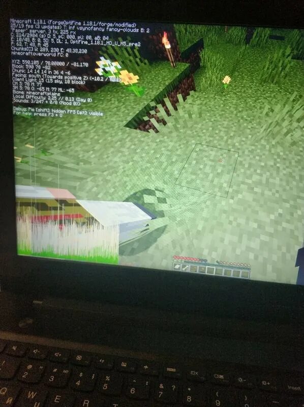 Карликовый газон. Щетка для уборки. Зеленый квадратик на экране телефона. Capcut видеоредактор. Подставка на присосках зеленая.