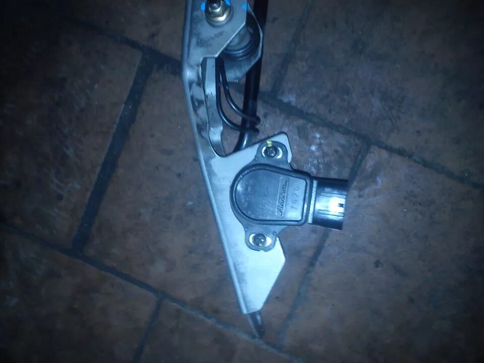 Датчик педали ниссан альмера классик. Датчик педали газа almera classic. ниссан альмера 2007 заглушка педали газа. датчик газа ниссан альмера.