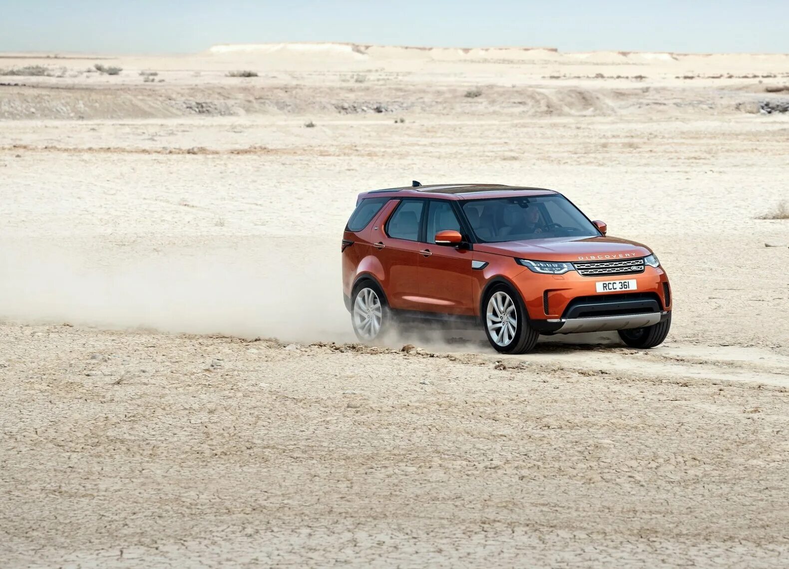 Ленд ровер дискавери 2017. Ленд Ровер Дискавери 2016. Land Rover Discovery 5. Land Rover Discovery 2016. Ленд Ровер Дискавери 2017г.