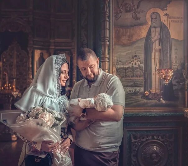 Таинство крещения фотосъемка. Фотограф крестин. Крещение фотосессия. Фотограф на крещение. Фотосессия ставрополь крестины.