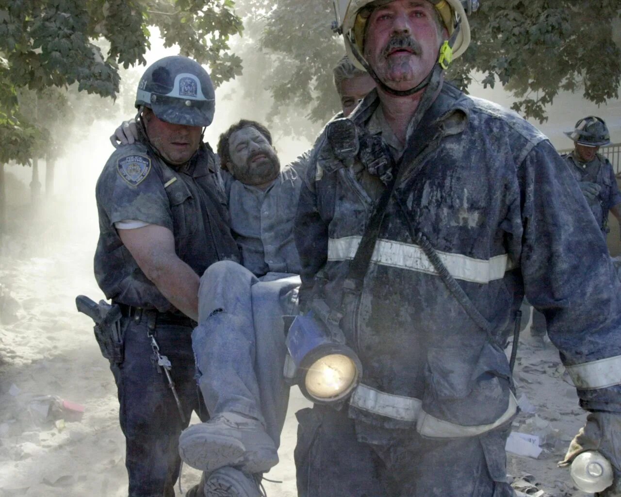Сколько погибло в сша 11 сентября 2001. 9.11.2001 Теракт сержант Маклафлин. Теракт в США 2001 башни Близнецы. Башни Близнецы 11 сентября жертвы.