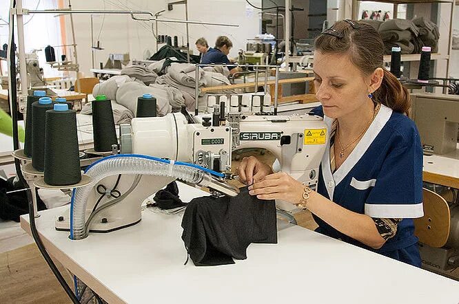 контролер швейного качества.