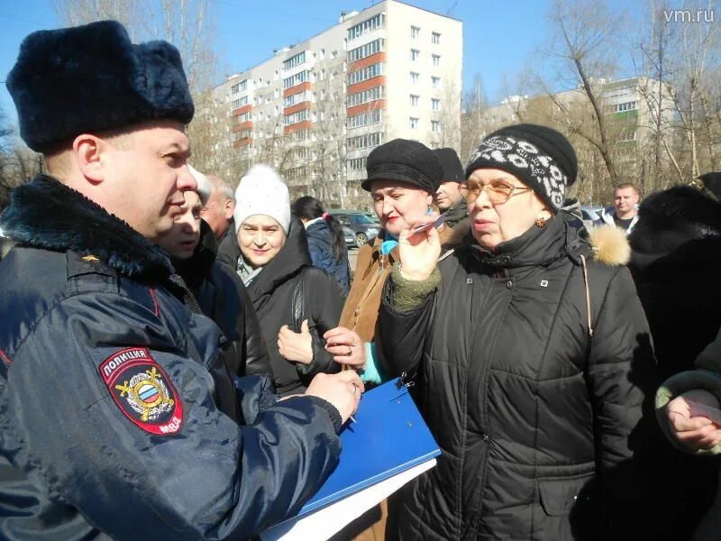 Участковый метод. Встреча населения с полицией. Полиция и население. Встреча полиции с жителями. Общение полиции с гражданами.