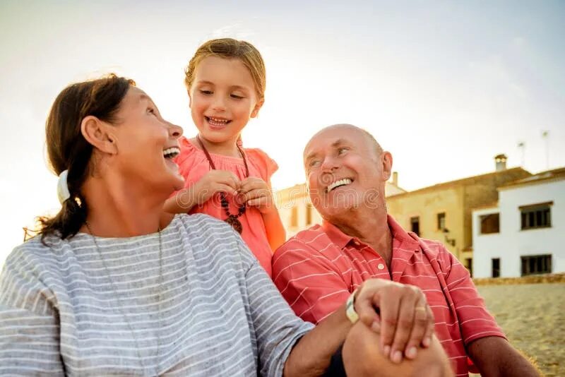 Do your parents travelling. Travelling kids. Отец а4. Do your parents travelling. Семья с чемоданами.