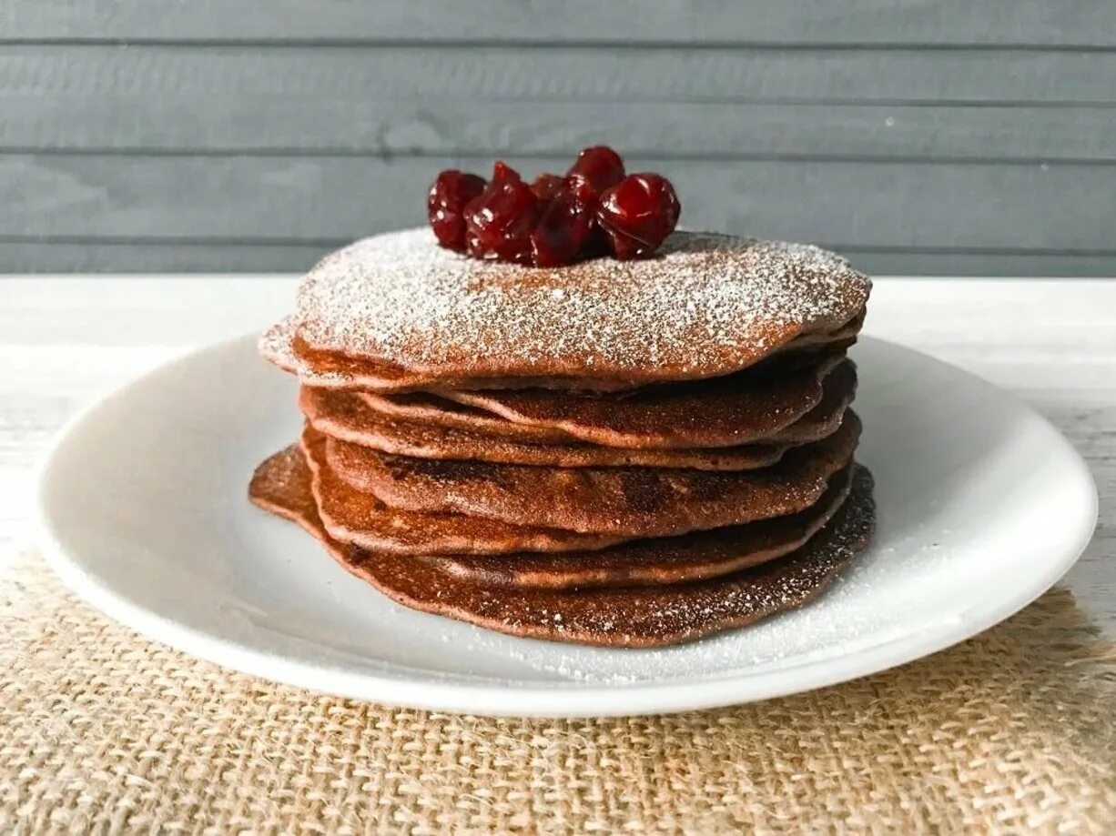 Шоколадные панкейки ПП. Панкейки с какао. Шоколадные панкейки с какао. Шоколадные оладьи. Блины из цельнозерновой муки на воде